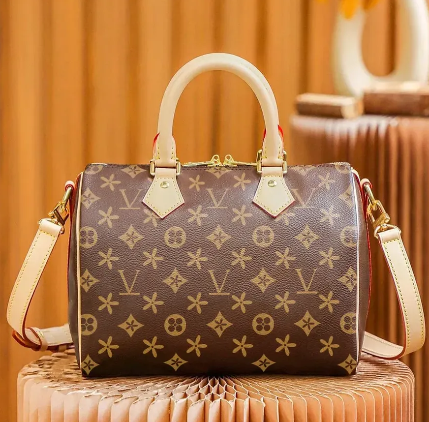 Designer Women pillow Shoulder Bags Messenger Travel bag Classic Style Fashion Flowers Lady Totes Luxury handbags 30cm sac Designer Bags 2026 Trends