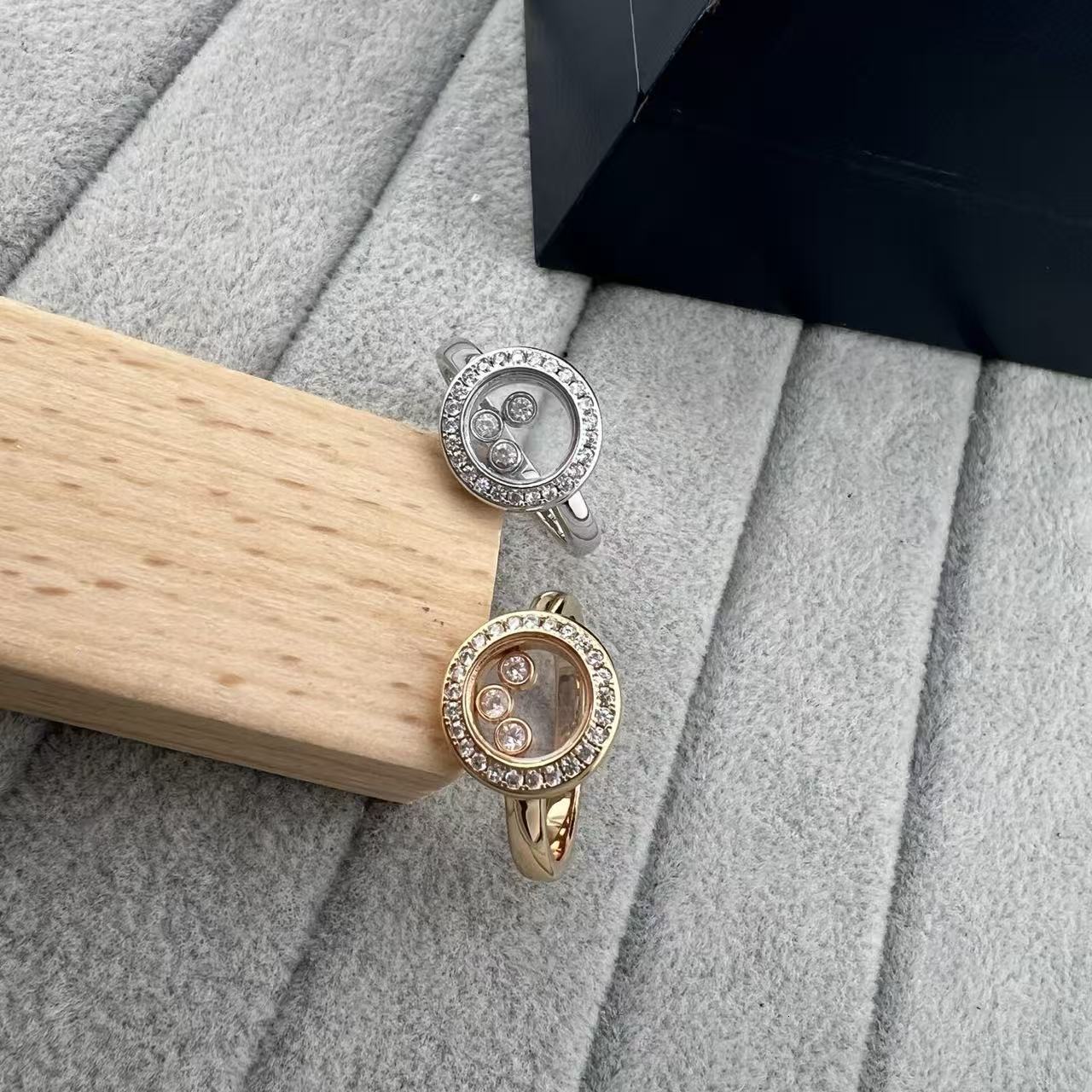 Chopardlies Chopardity Jewelry Ring Designer Chopars Happy Diamond Ring For Women Wedding Ring Round Three-diamond Sliding Ring Ring With A High-end