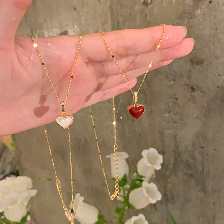 French-Style Exquisite Double-Sided Wine-Red Enamel Necklace Delicate Inlaid Details, Lightweight And Luxurious Piece With Vintage Aesthetic, Perfec