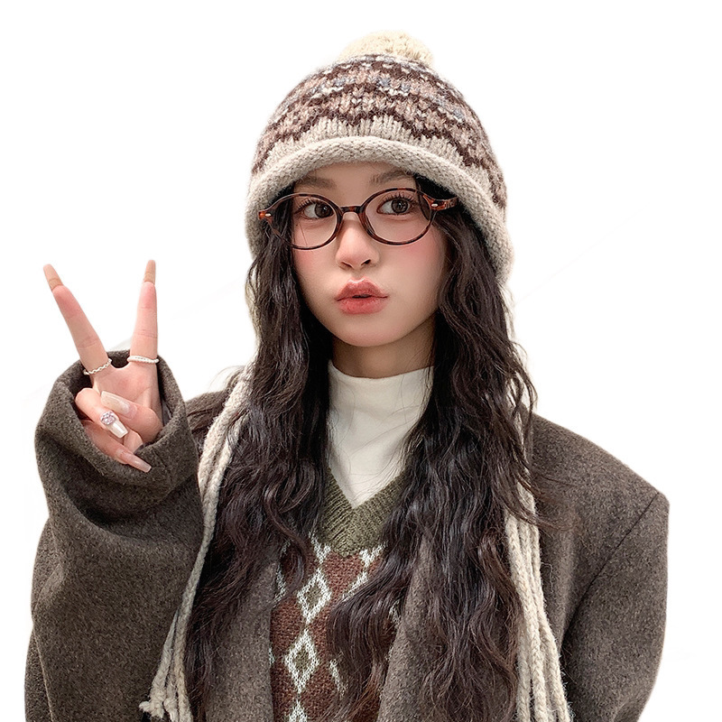 Korean-style Fair Isle knitted beanie, women's winter warm ear-covering hat, retro and versatile, resembling a Lei Feng hat