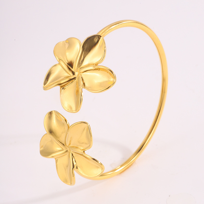 European American Style, Fashionable Luxurious Titanium Steel Bracelet, Elegant And Refined, Non-Fading, Openwork Floral Design, Bracelet Jewelry