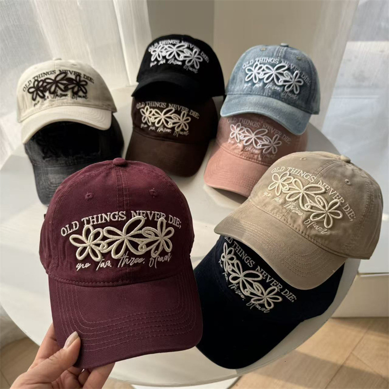 Koreanstyle threedimensional floral embroidery baseball men women suitable for spring and summer vintage casual versatile sunshading cap that makes