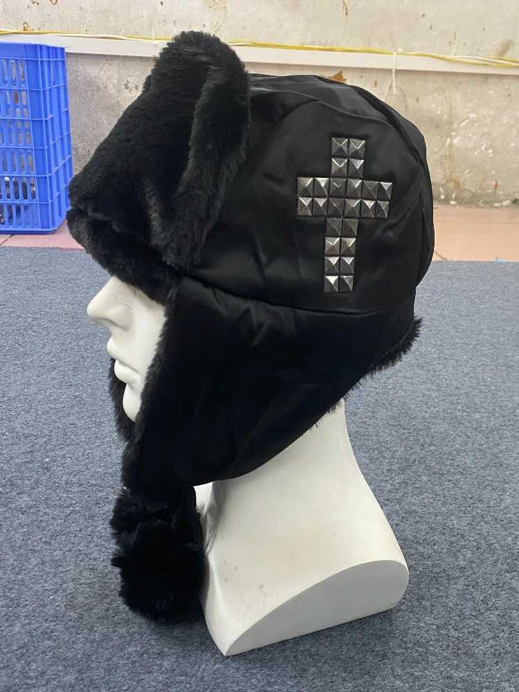 Trapper Hats Autumn and Winter Cross Hot Diamond Hat Cute and Warm Lei Feng Hat Dark Gothic Hairy Ball DecorationT261017