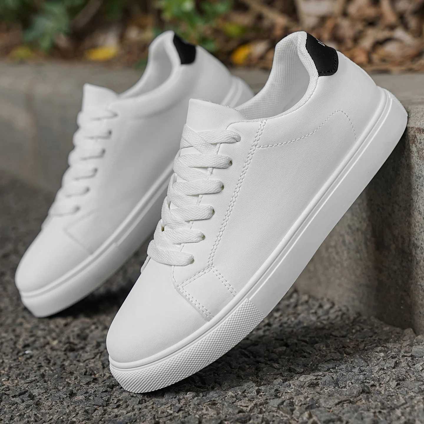 Casual Shoes Low-top Men's Versatile Casual Sneakers Comfortable and Trendy Thick-soled Outdoor Running and Skateboarding Shoes H261016