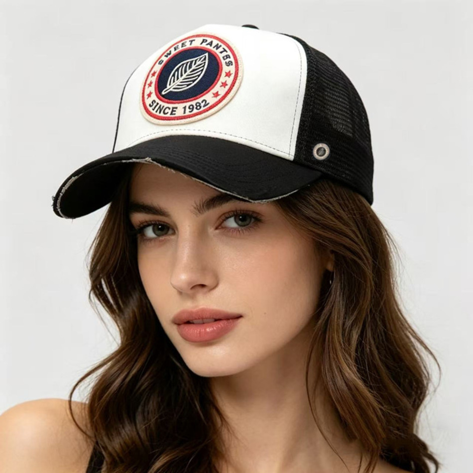 2026 Baseball Cap Sweet Pants Casquette Designer Women perfume Hats Fitted Hat Men Luxury Baseball Female Casual Hundred Take Protection Sun Retro C