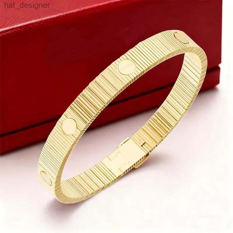Unisex New model Thick Designer bracelet men bracelet gold bracelet for women top V-gold 18k Open Style Wedding Jewelry llove bangle