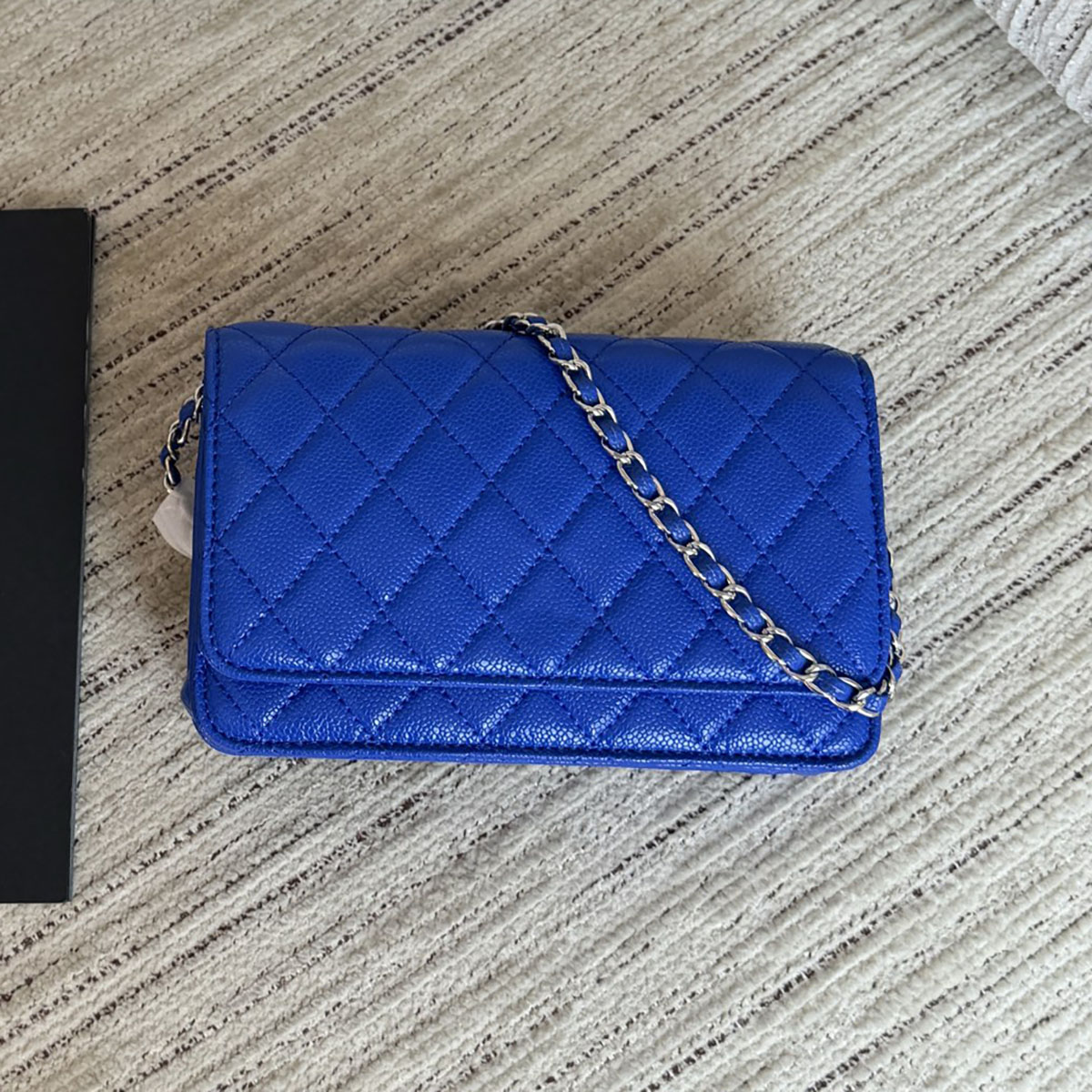 19x12cm Women's Quilted Caviar Leather Flap Crossbody Bag Luxury Chain Shoulder Purse Designer Wallet on Chain for Daily Work Travel 19x12cm