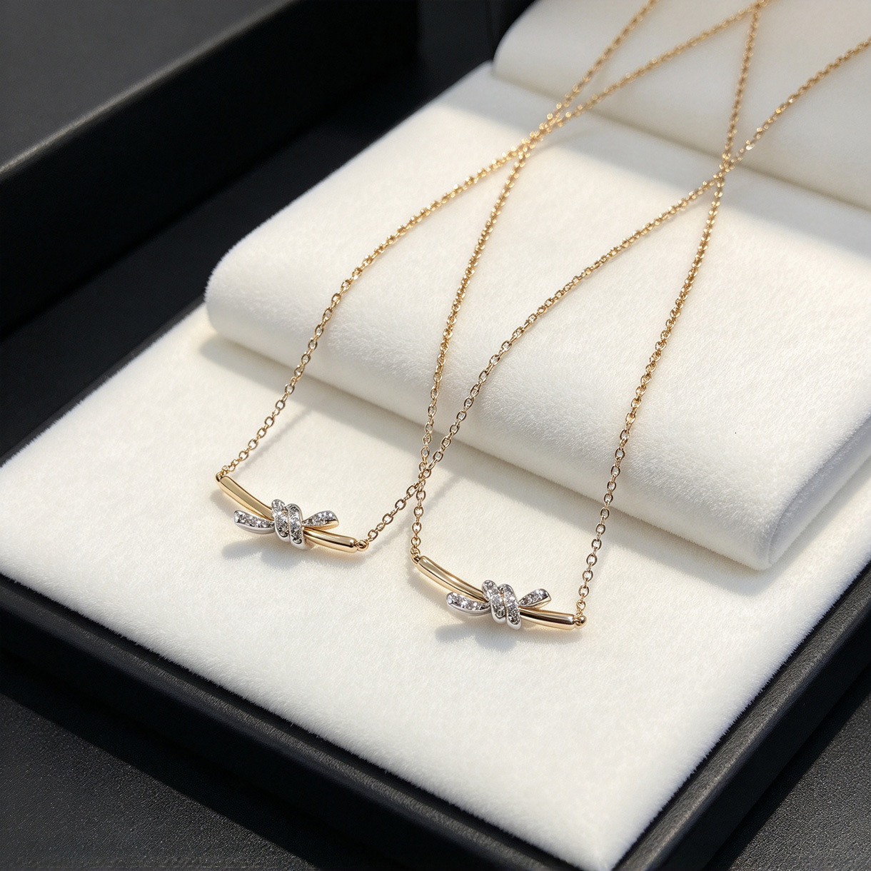 26 New High-End V-Shaped Gold Rope Knot Necklace With Diamonds, Fashionable, Classic, Simple, Versatile, Everyday Wear