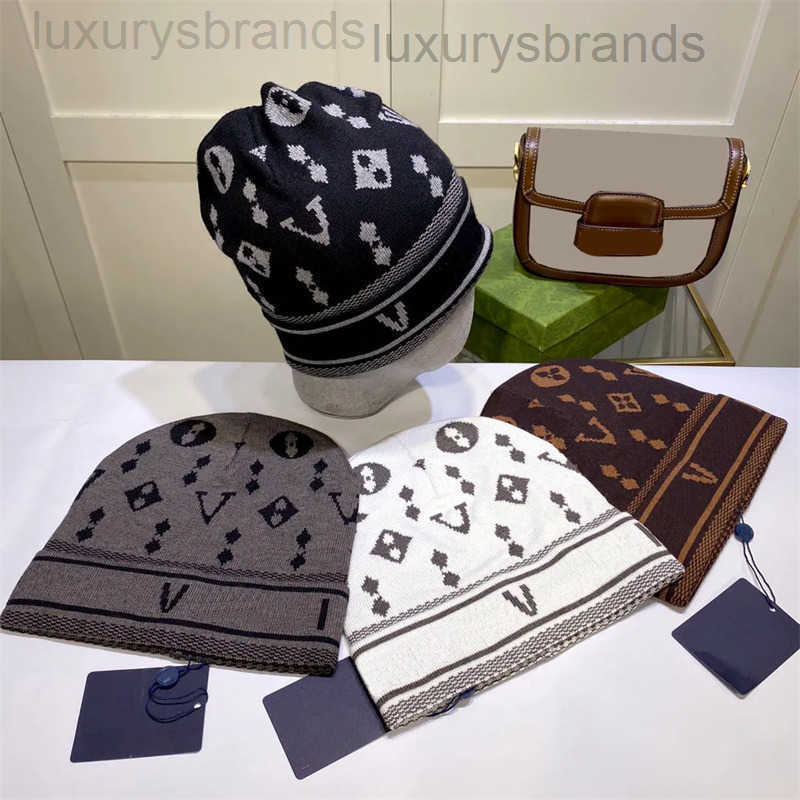 Designer beanie luxury knitwear hat Alphabet design temperament versatile knitted hat warm design hat Christmas gift hat dust bag 4 colors