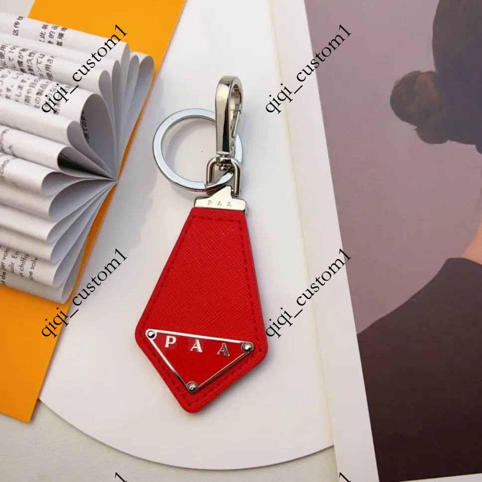 Classic Leather Metal Triangle Keychain Exquisite Designer Simple And High End Gift Suitable For Multifunctional Matching Hanging Decoration