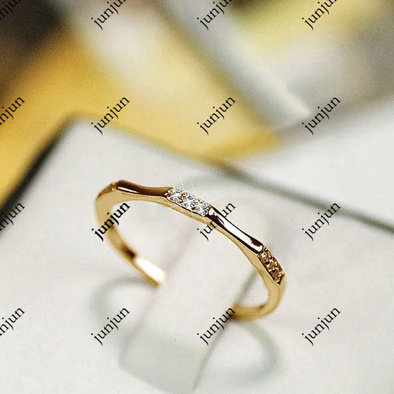 Women Wedding 925 sterling silver plated with 14K gold 9 small diamonds slender diamond platinum crystal luxury jewelry ring
