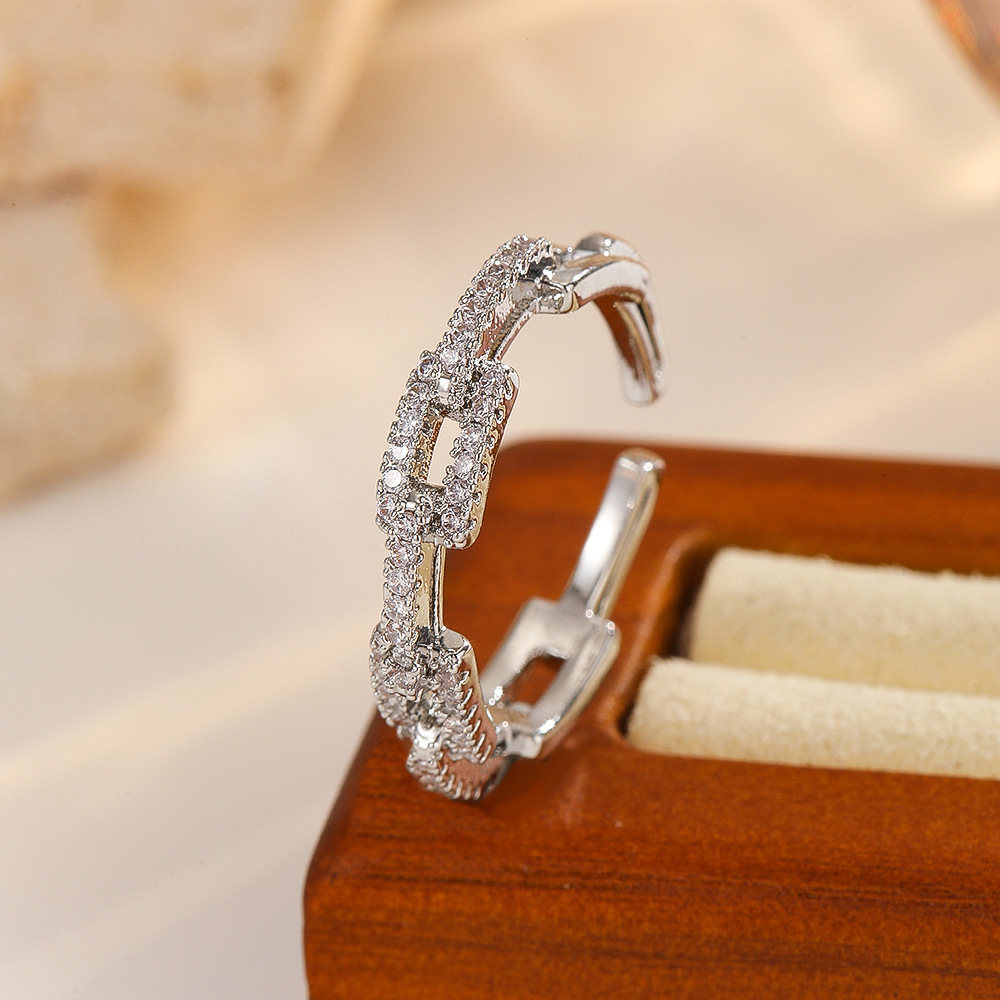Fashion Designer Rings for Women Personality Jewelry Trendy Index Finger Open Vintage gold for Women French Minimalist Style Ring