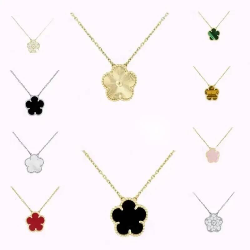 Multicolor Four Leaf Clover Necklace Exquisite Light Luxury Niche Design Pendant Clasp Elegance Collarbone Chain Everyday wear