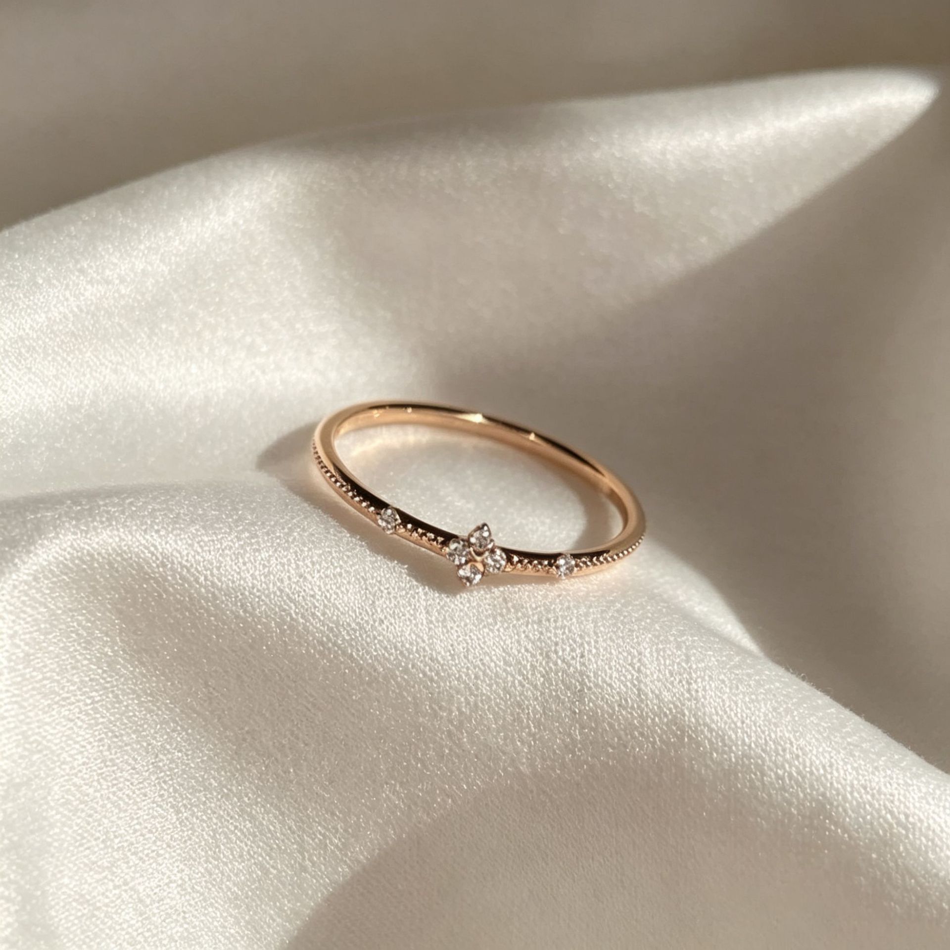 V brand ring Popular on Xiaohongshu: Women's four-leaf clover ring, light luxury, sophisticated exquisite, simple and versatile index finger ri