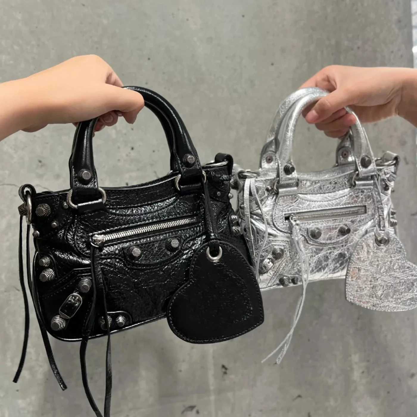 Evening Bags 2025 New Street Style Motorcycle Bag Women's Handbag Leather Shoulder Crossbody Bag Tote Bag Fringe Crack Pattern Leath... H261016
