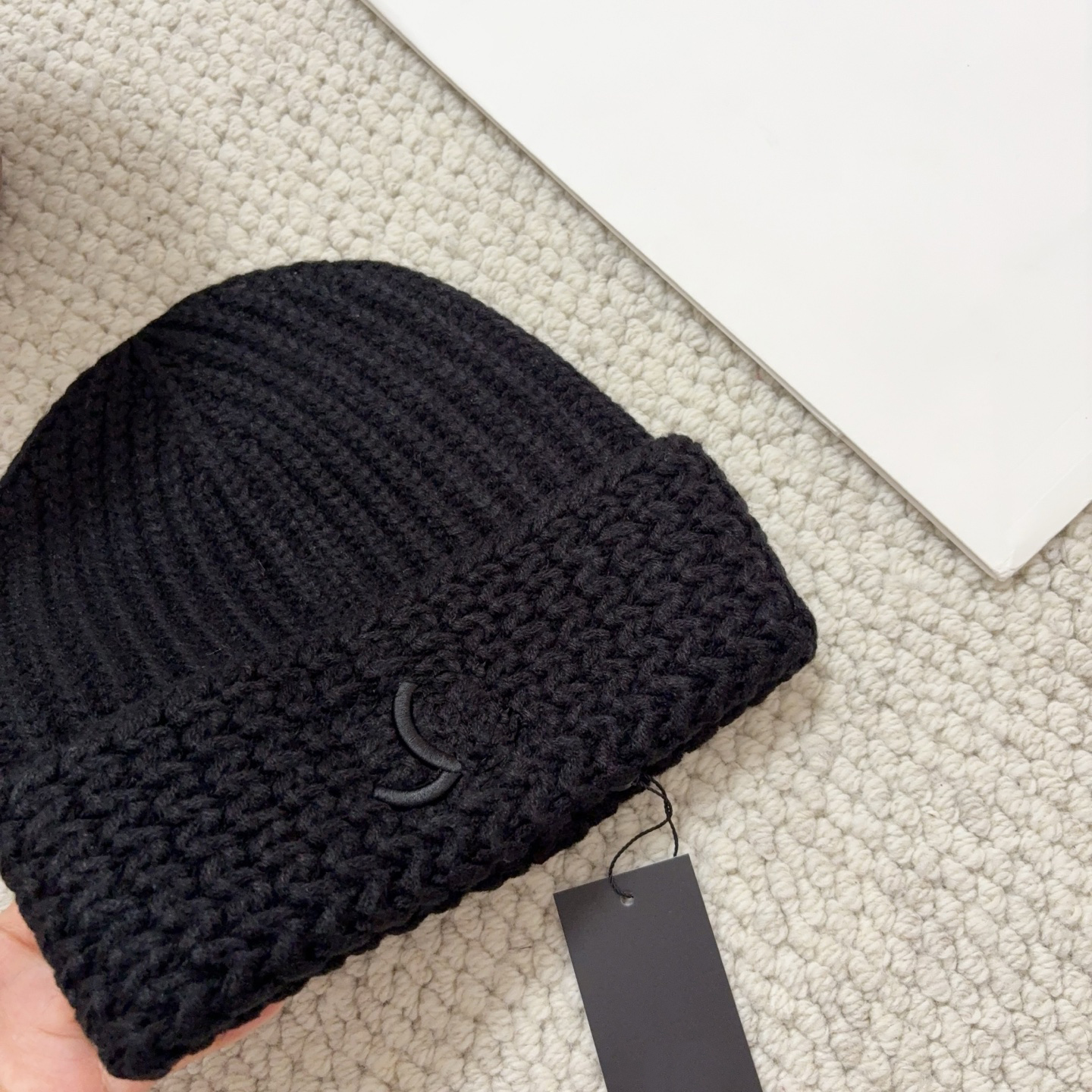 Designer Cuffed Beanie Hat,Mixed Knit Ribbed & Chunky Texture Winter Knitted Cap with Small Embroidery Logo,Warm Stretchy Skull Cap for Men Women