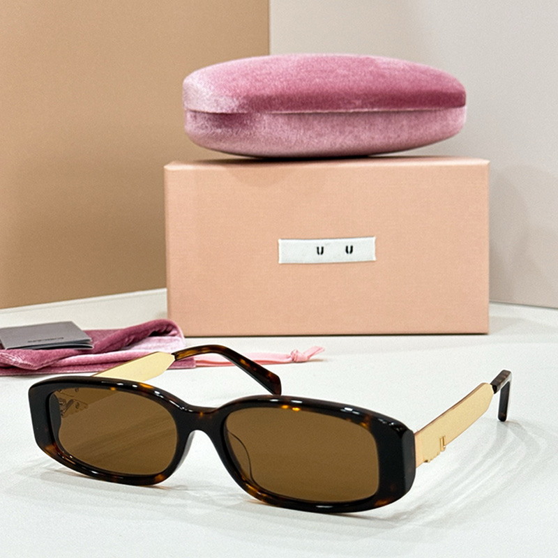 Retro Style Designer Small Frame Rectangular Sunglasses Womans Luxury Metal Temple Rectangular Glasses Womens Outdoor Leisure Top Quality Sunglasses