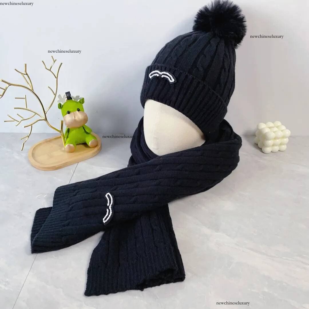 Designer Winter Wool With Scarf 2pcs Beanie Womens Knitted Luxury Outdoor Skull Cap High Quality Warm Hat Ski Hats CRD2510163