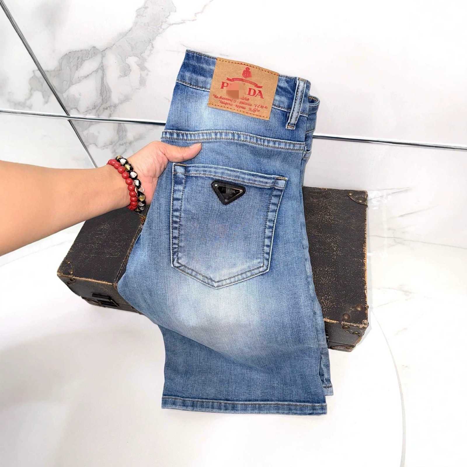 designer Men's Jeans brand European-style men slim-fit denim shorts, elastic, washed finish, straight-leg, five-point length, blue Q322