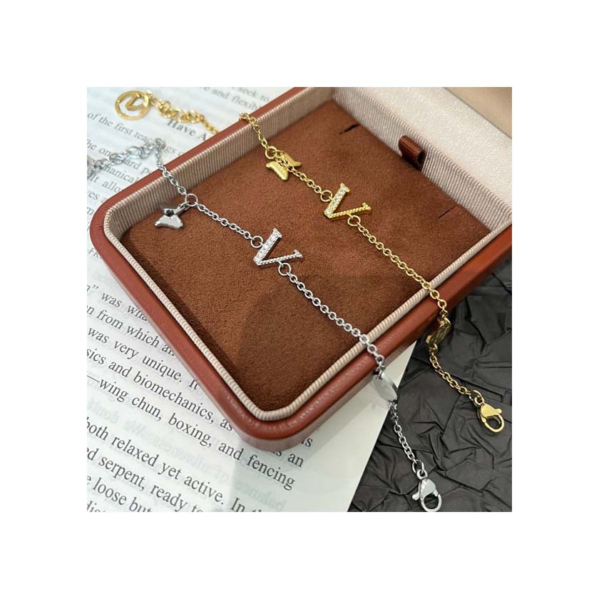 Jewelry Woman Designer Necklaces earrings bracelets jewelry gifts designed by high-end luxury designer