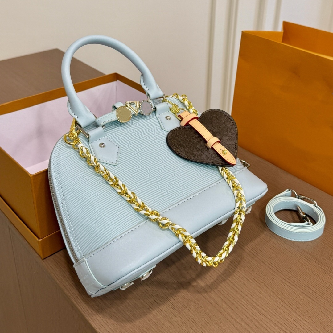 26SS New Shell Handbag Designers Shoulder Bag Crossbody Bag Womens Luxury Evening Bag Daily Date Commute Bag Mobile phone Bag Solid Color Cosmetic B