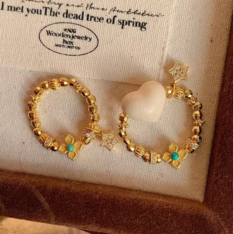 V brand ring Xiaohongshu's popular fashion four-leaf clover heart for women, niche, elegant, retro, high-end, versatile ring