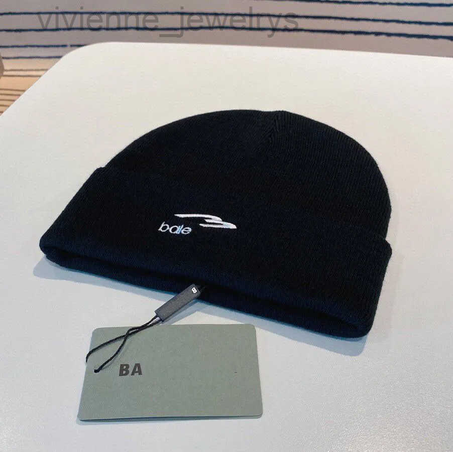 Beanie Designer Caps Winter Hats for Women Men Fashion Embroidered Signature Vertical Stripe Beanie Hat Skull Caps Outdoor Travel Hats Keep Warm