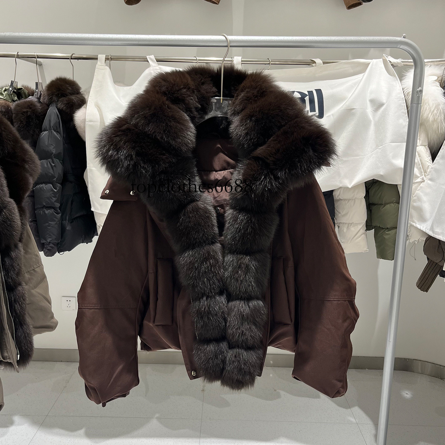 2026 Winter New Style Women's Short Loose Thick Warm Parka Coat with Natural Fox Fur Collar and Hood