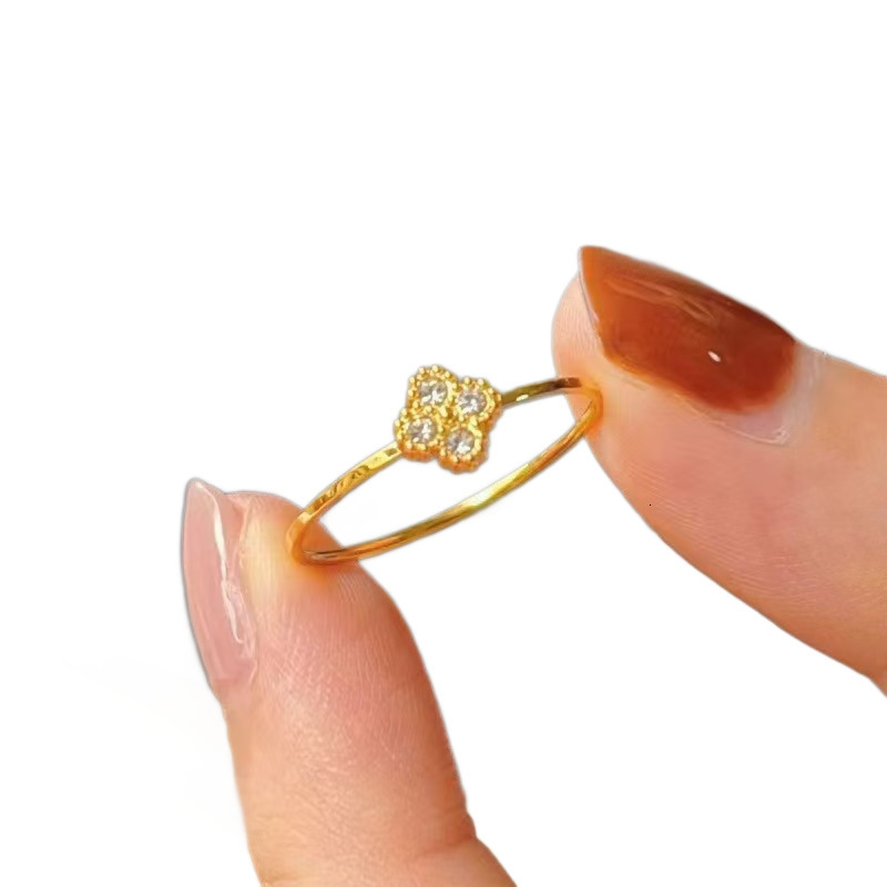 V brand ring Luxury titanium steel four-leaf clover diamond ring women, ins-style, non-fading floral index finger ring, exclusively for cross-border