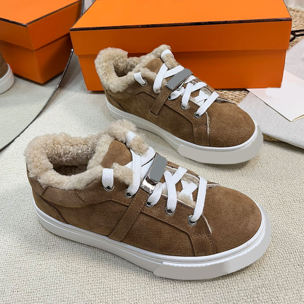 Day Sneaker Womens Designe Suede Goatskin Sneaker Luxury Gold Plated Buckle Casual Sneaker Modern Warm Comfort Shearling Lining Autumn Winter Sports