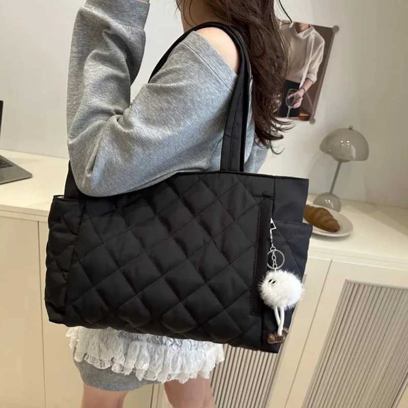 Cross Body Rectangular Large Capacity Single Shoulder Bag for Commuting To Work Korean Style Women's Tote Bag Lightweight Casual Handbag H26101