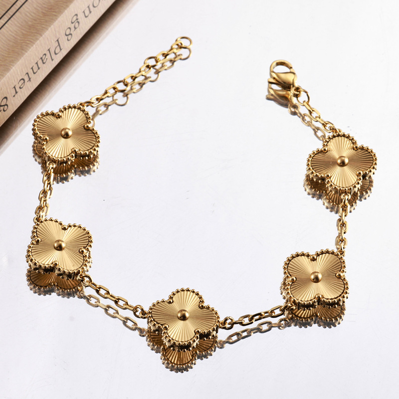 V brand bracelet border best-selling, high-end 15mm four-leaf clover bracelet, featuring minimalist and luxurious design with laser-etched five-peta