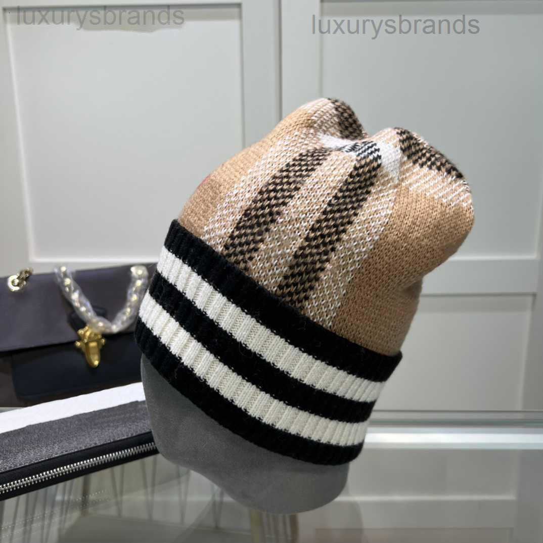 Designer Beanie Skull Caps designer beanie stripe Knitted Luxury Hat trend autumn winter wool Essential for winter Elegance versatile temperament Ca