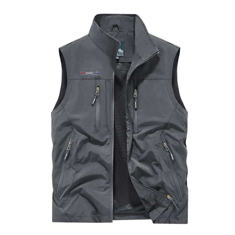Men Summer Men's Outdoor Vests Cargo Breathable Sleeveless Vest Men Fishing Sport Multi Pocket Vest Coat Man Casual Work Hike Vest WaistcoatW26