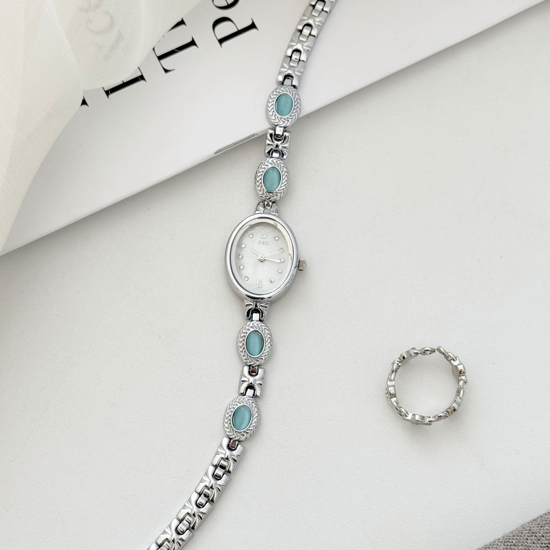 Designer exquisite ladies' watch vintage-style women's watch featuring retro cat's eye stone exuding sophisticated unique charm niche