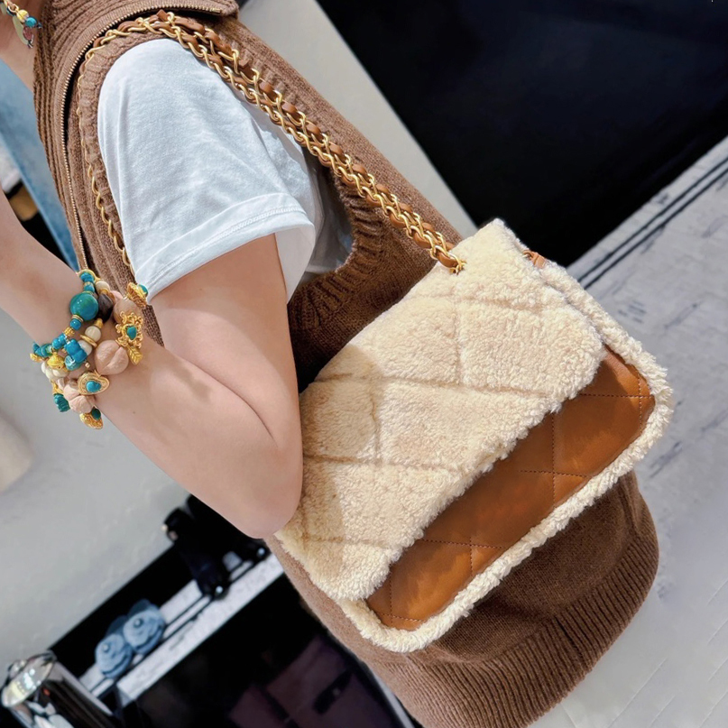 Womens Trendy Winter Fuzzy Teddy bag Designe Fur Quilted Flap bag Shoulder bags Chain Crossbody bag Women Luxury Soft Shearling Plush bag Splicing H