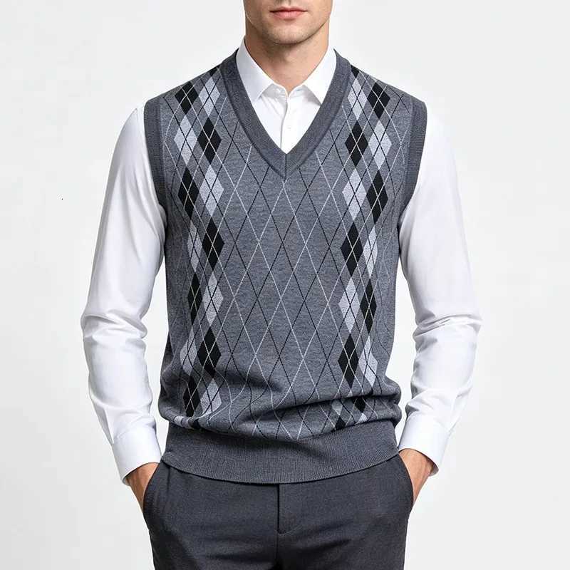 Argyle Men's Blue Vests Men's Knit Vest V Neck Sleeveless Casual Knitwear Waistcoat For Men Autumn Winter Business CasualW261017