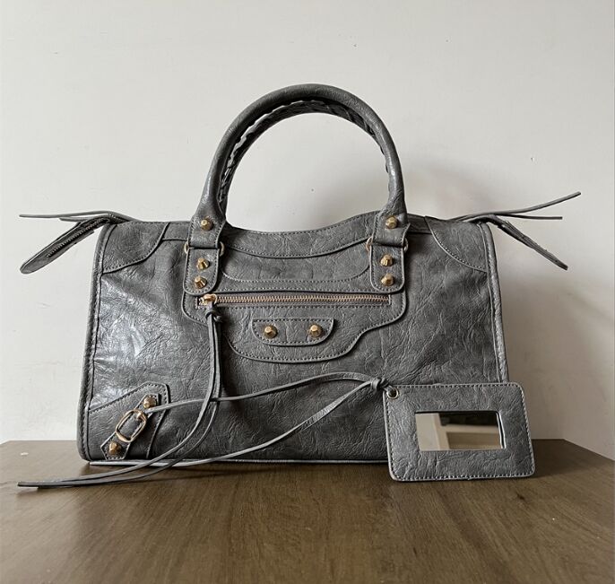 Luxury Evening Bags Designer Rivet Tote Bag Handbags New High Capacity Shoulder Bags Motorcycle Lady Travel Bag Luxury Hobos Bags Cross-body Handbag