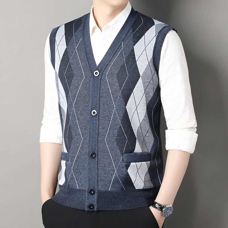 Men's Autumn Winter Men's Vests Sweater Vest Casual Sleeveless Knit Jackets Men Fashion Plaid V-neck Cardigans Man Clothes Knitted Waistco
