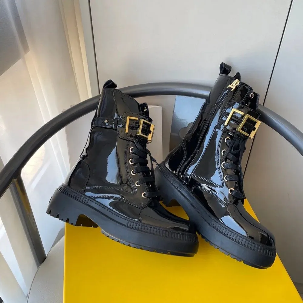 Metal Letter Laces Slim Genuine Leather Retro Versatile Motorcycle Boots 2026 Autumn Style British Style Thick Soled Martin Boots