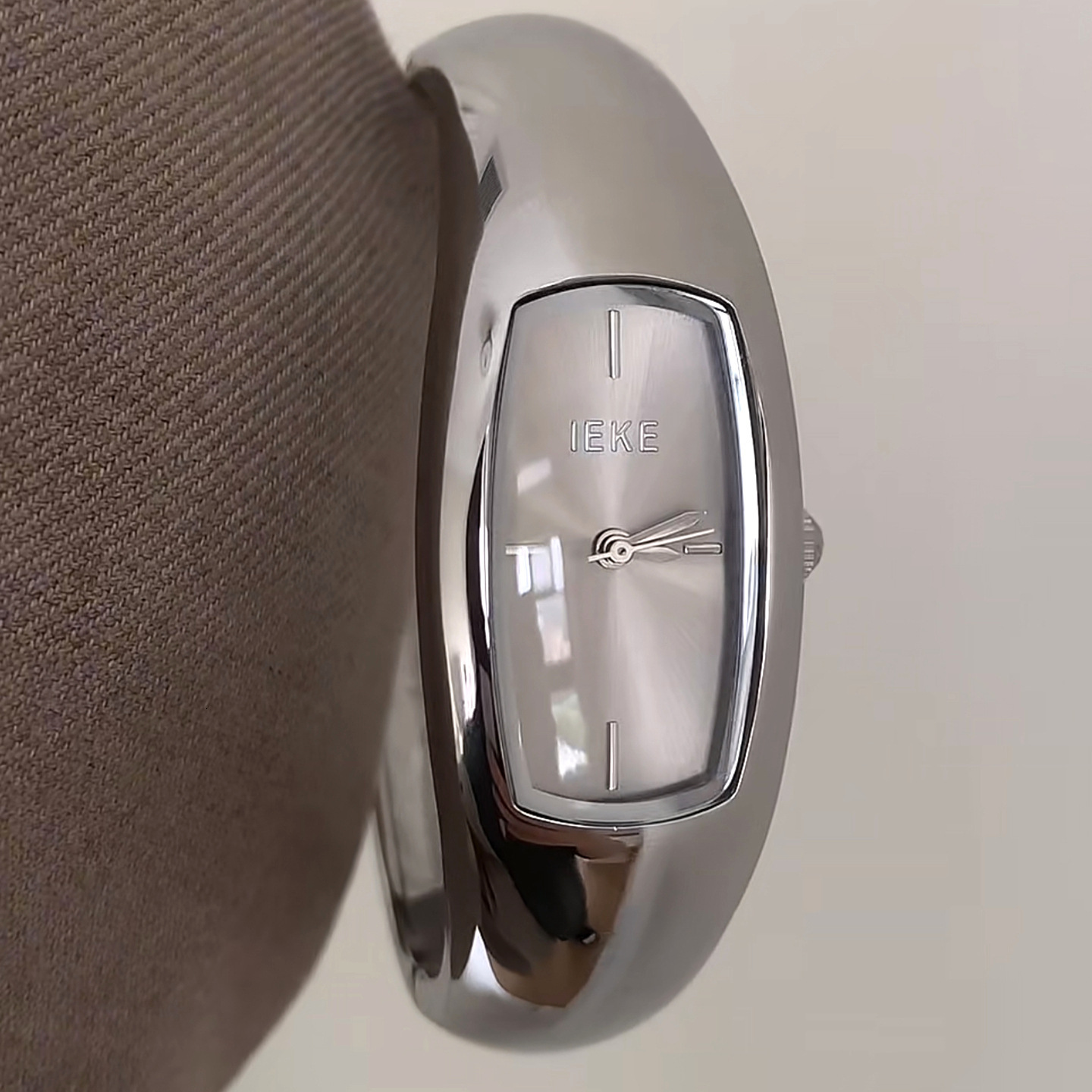 Designer exquisite ladies' watch IEKE European American bracelet-style watch fashionable millennial-inspired unique versatile waterproof quartz