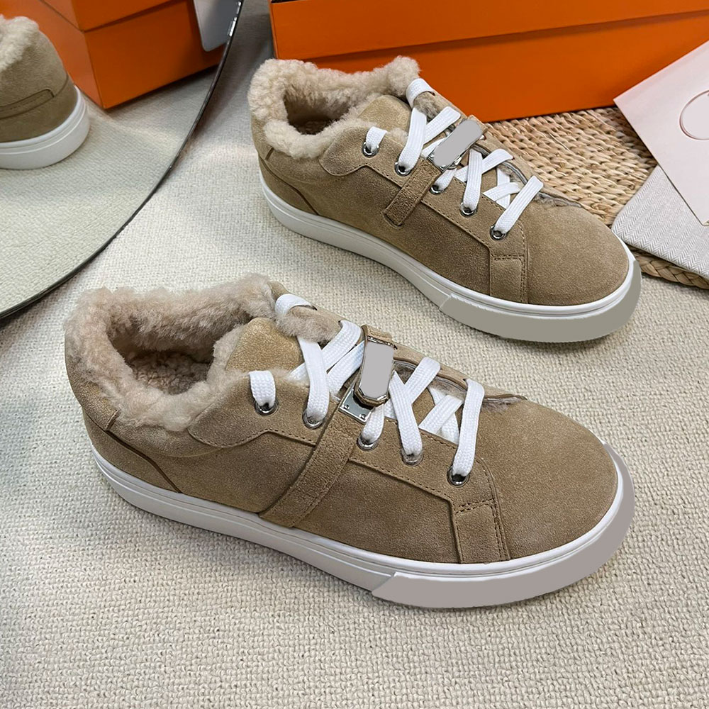 Day Sneaker Luxury Designe Suede Goatskin Sneaker Womens Modern Urban Look Casual Sneaker Warm Fashion Brand Autumn Winter Sports Shoes Rubber Outso