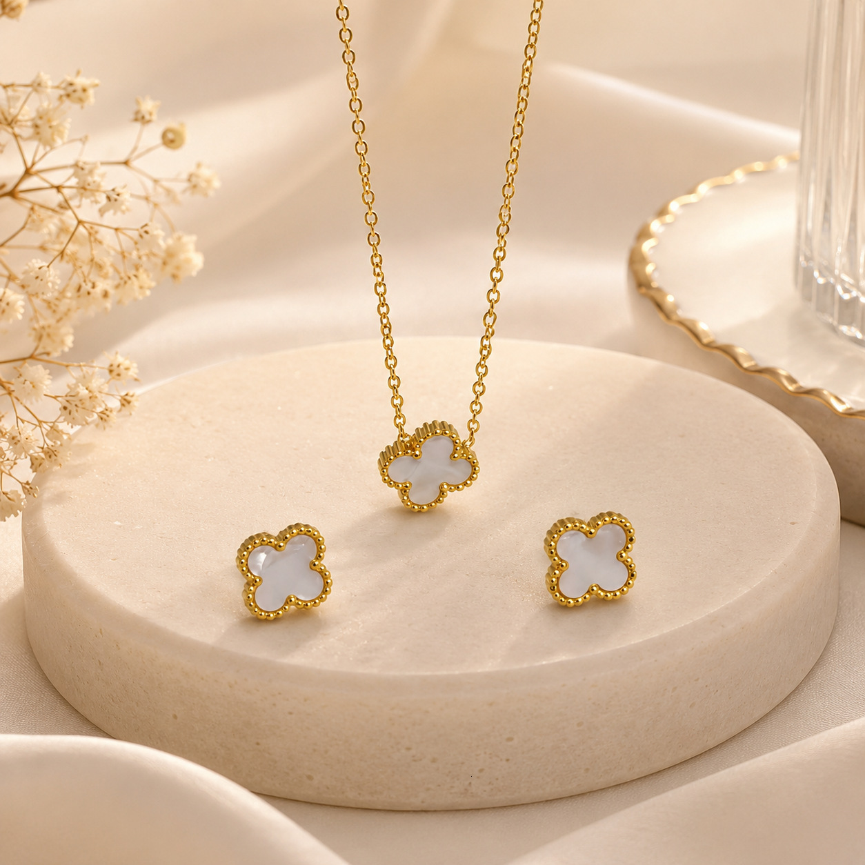 V brand necklace Trendy titanium steel four-leaf clover earring set, non-fading, versatile necklace and earrings, wholesale for influencers