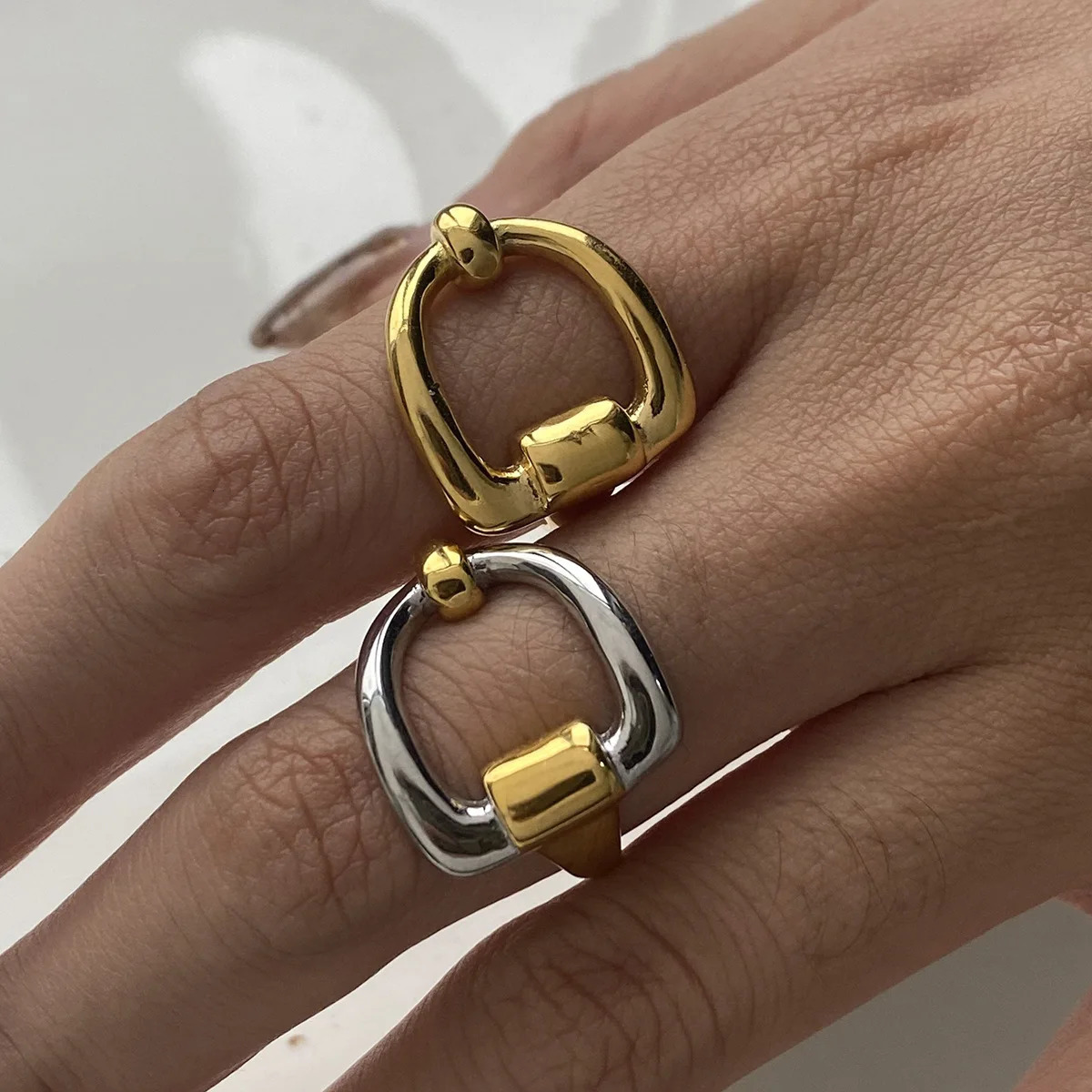 LATS Fashion Horsebit Hollow Stainless Steel Open Rings for Women Two Tone Geometric Link Waterproof Statement Finger Jewelry 261017