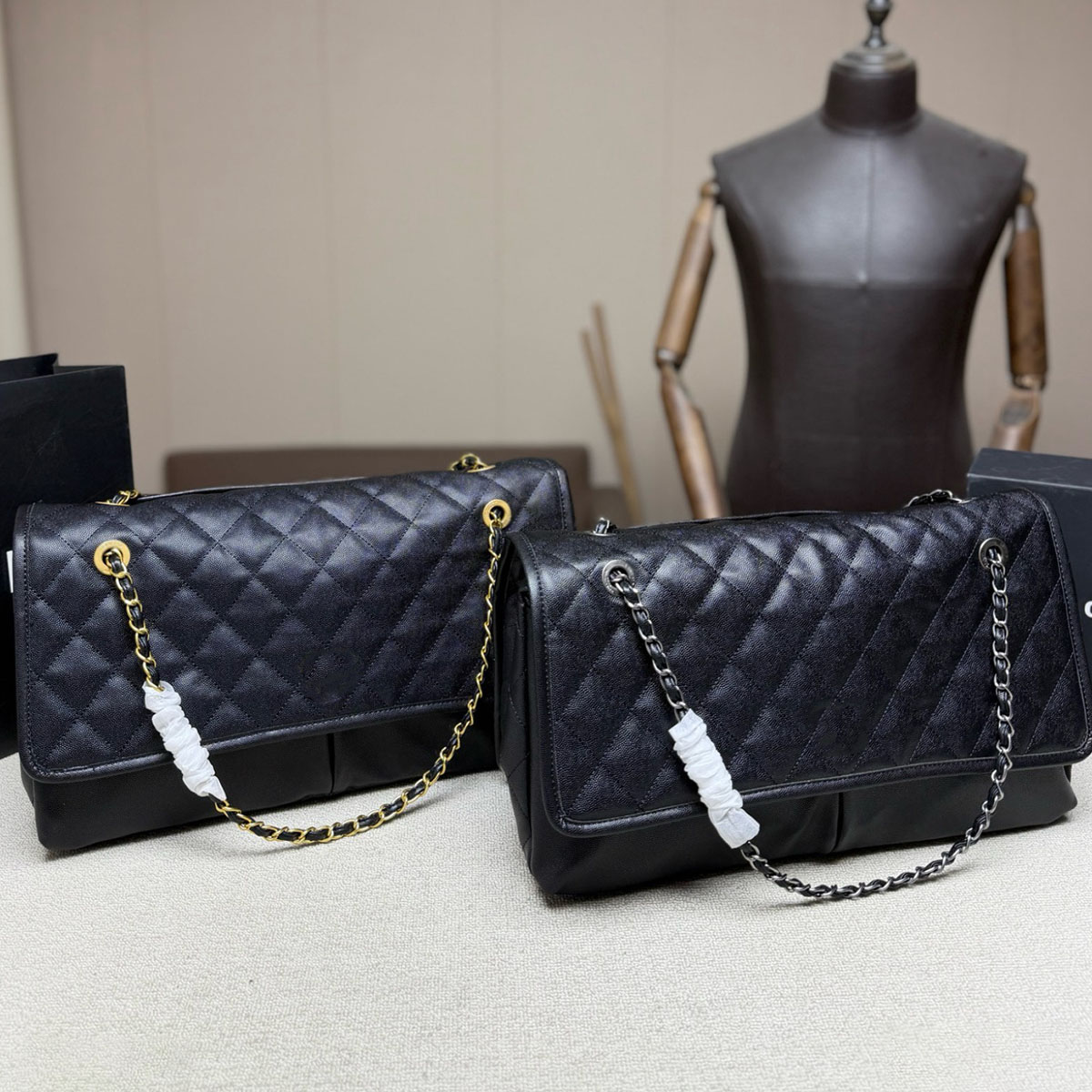 Women's Caviar Lambskin Quilted Tote Bag Luxury Chain Shoulder Purse Large Capacity Designer Handbag for Work Travel Daily