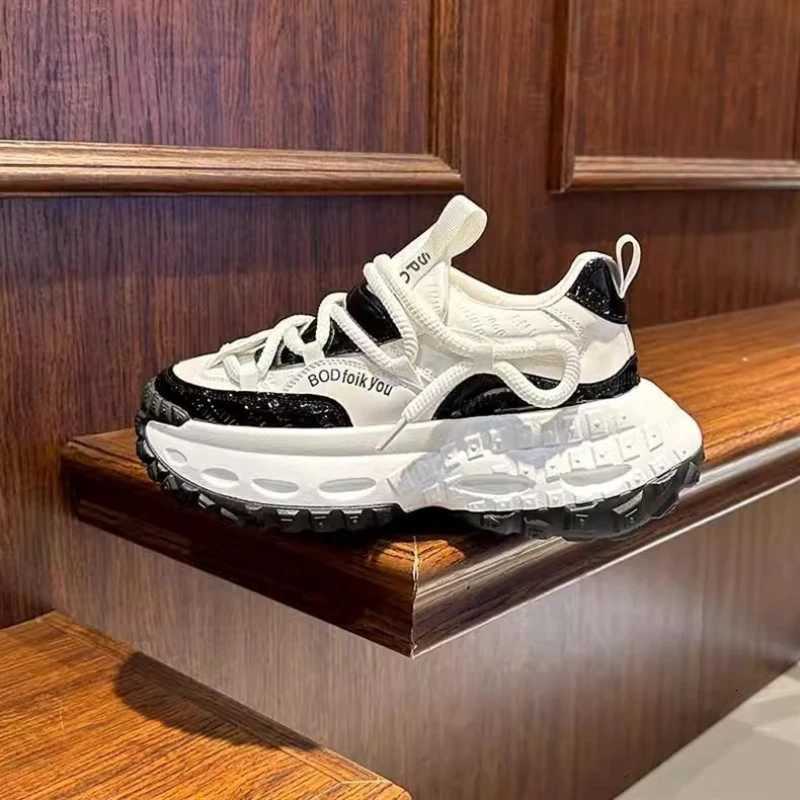 Casual Shoes 2026 Fall Men's Thick Soled Casual Sneakers Outdoor Non Slip Breathable Casual Shoes Men's Stylish Classic Color Block Dad Sh