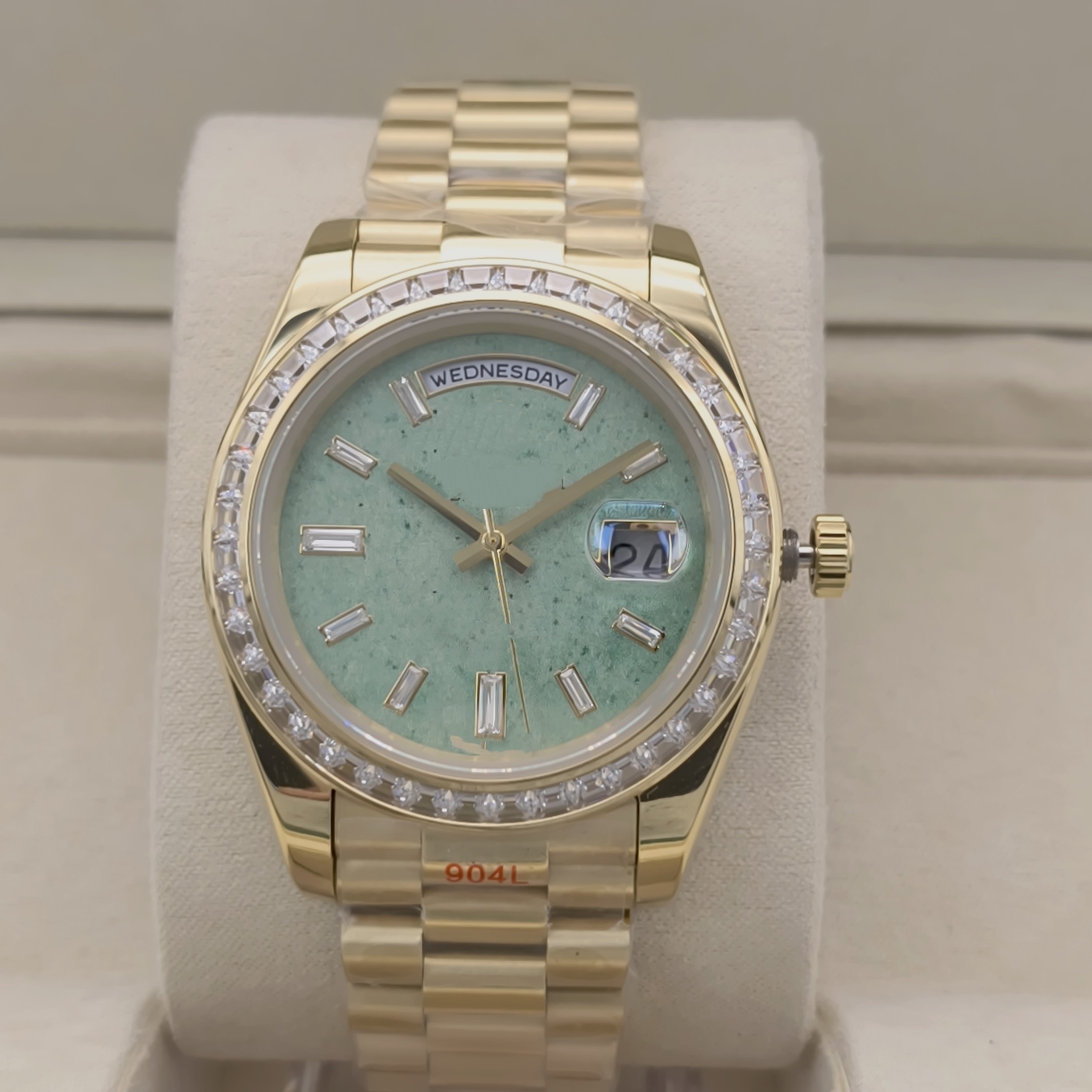 2026 New High Quality Watch Day Date: 2836-4 41MM Mint Green Dial Square Diamond bezel Sapphire Dial Waterproof Gold Men's Watch