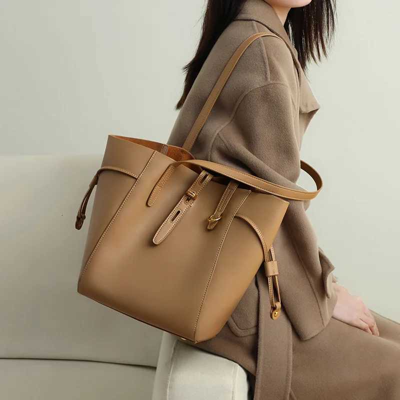 Evening Bags Fashion New Simple Women's Bag Genuine Leather Handbag Large Capacity Commuting Versatile Cowhide Shoulder Bag H261016