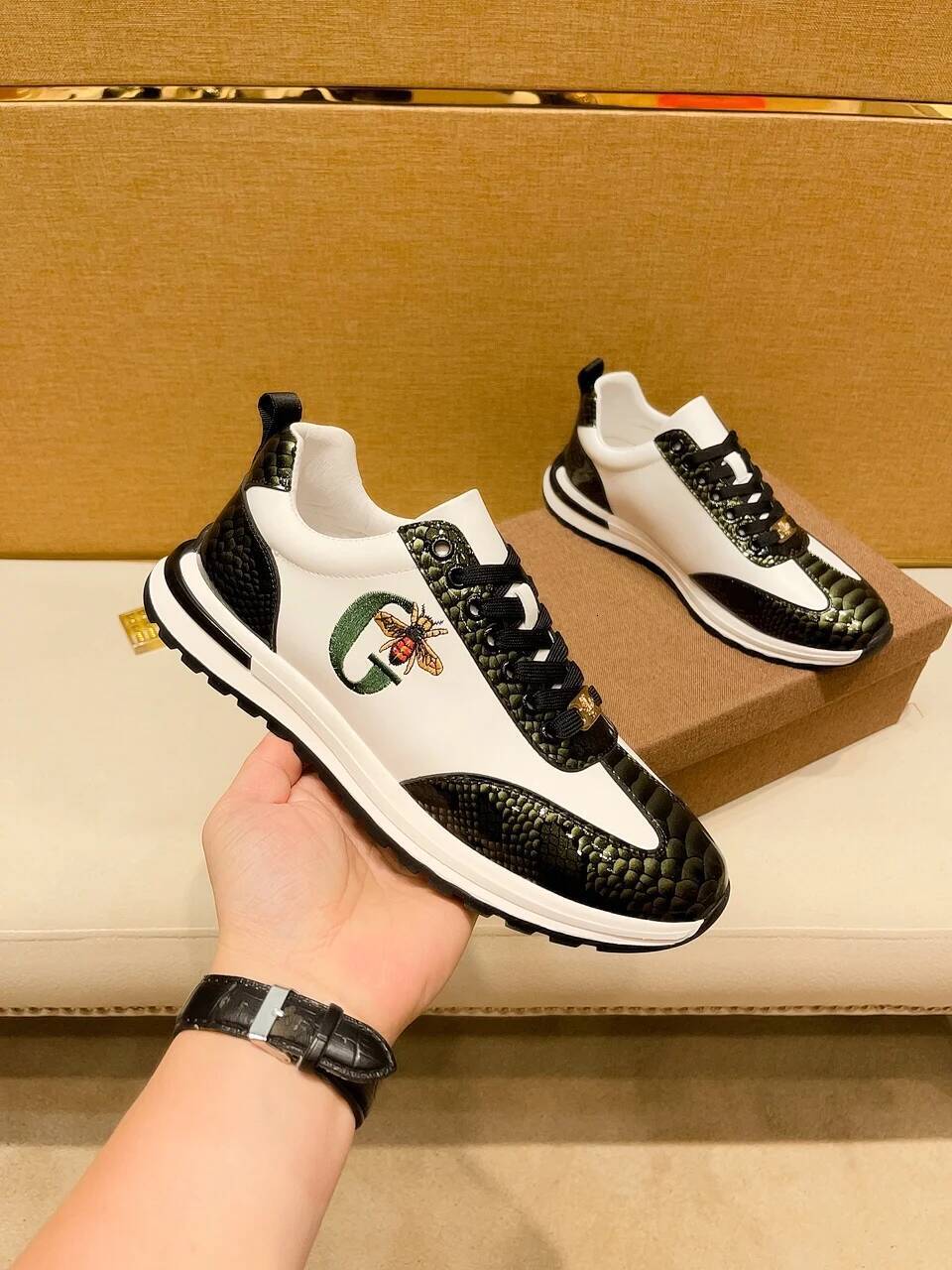 Designers Italy Men's Casual Bees Man Luxury Fashion Genuine Leather Business Shoes Men Sports Classic Sneakers