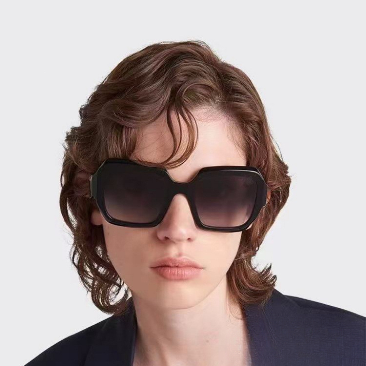 P Brand's New Stylish Square-Frame Sunglasses, Featuring Aesthetic, The Same As Those Worn By Popular Female Celebrities